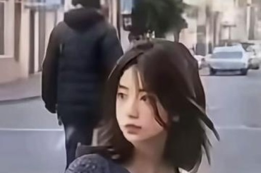 文淇胶片风大片花絮照释出画绿色眼影明媚青春